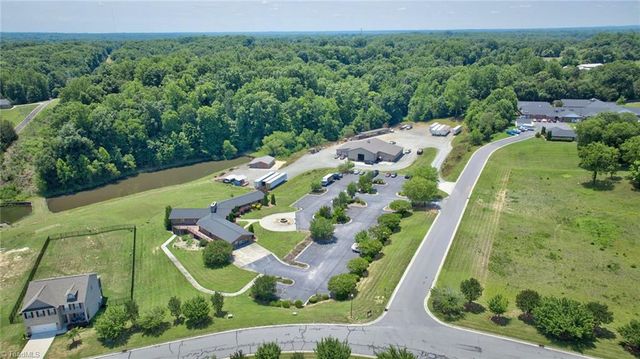 1201 Plantation Village Drive, Clemmons, NC 27012