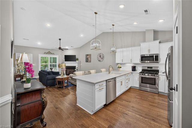 1201 Plantation Village Drive, Clemmons, NC 27012