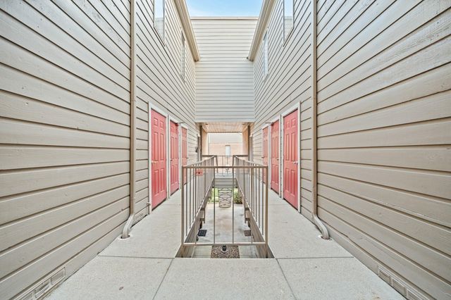 2023 Gentryside Drive 204, Houston, TX 77077