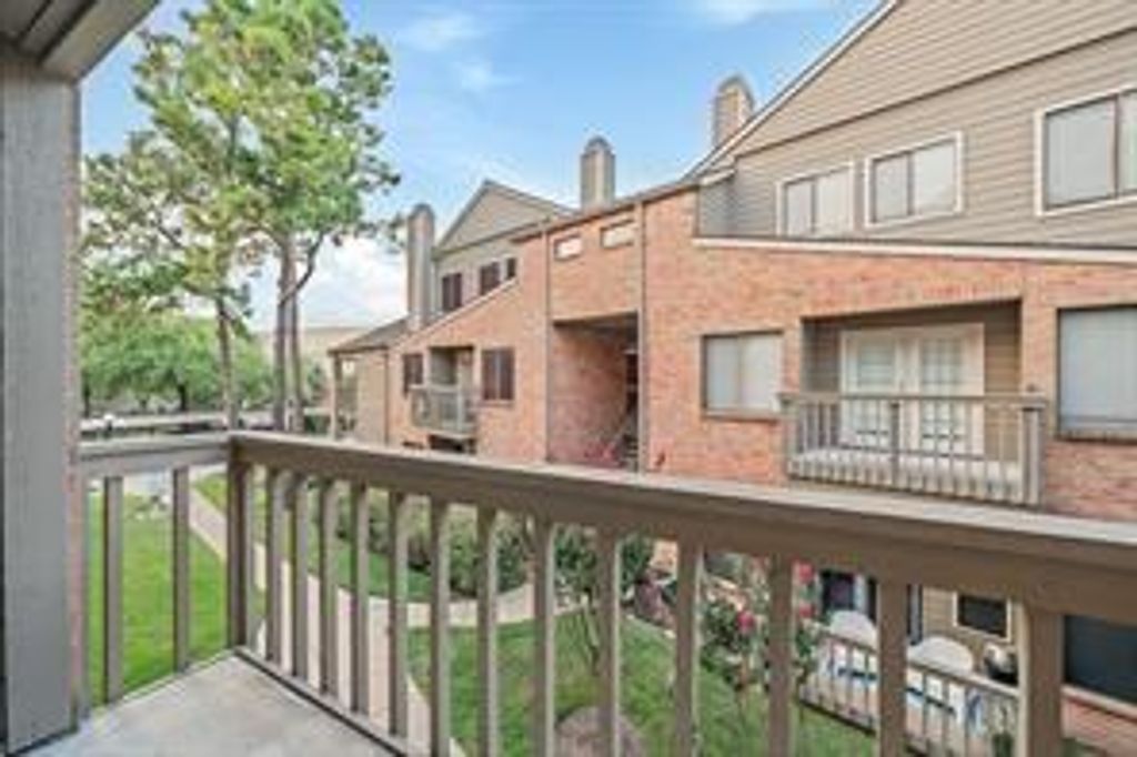 2023 Gentryside Drive 204, Houston, TX 77077