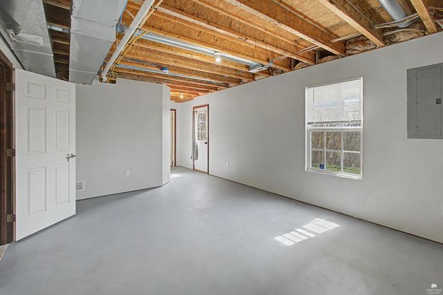 3111 Oakwood Drive, Junction City, KS 66441