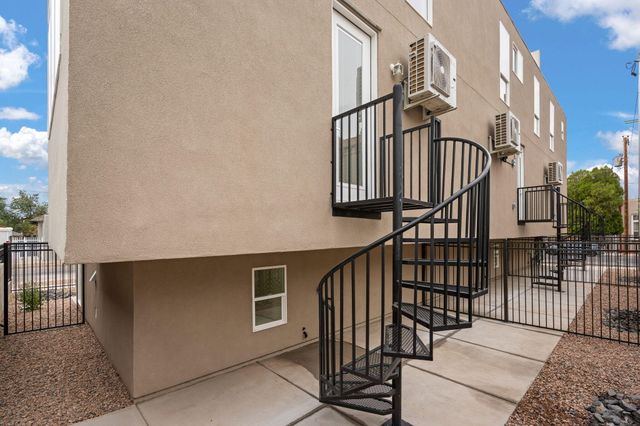 233 Stover Avenue SW, Albuquerque, NM 87102