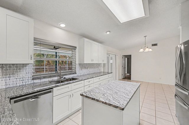 742 Penguin Avenue NE, Palm Bay, FL 32907