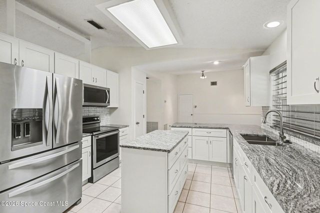 742 Penguin Avenue NE, Palm Bay, FL 32907