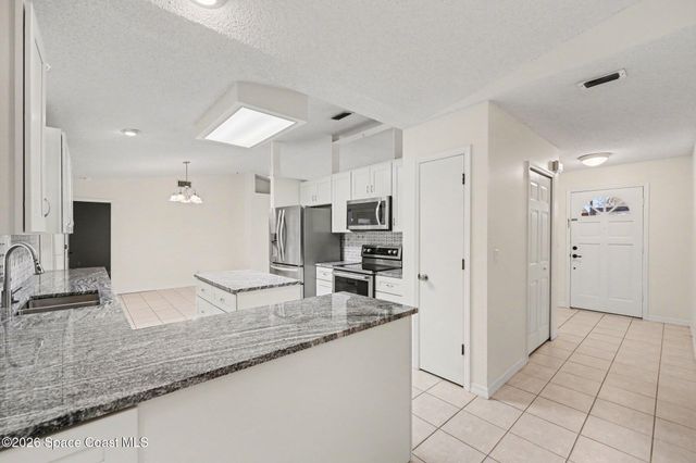 742 Penguin Avenue NE, Palm Bay, FL 32907