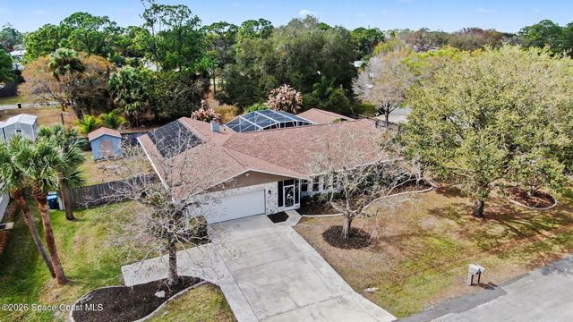 742 Penguin Avenue NE, Palm Bay, FL 32907