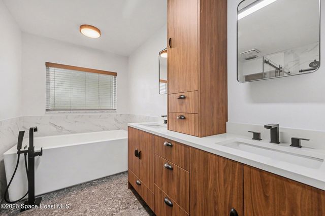 742 Penguin Avenue NE, Palm Bay, FL 32907