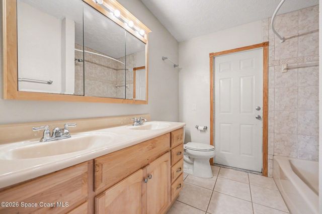 742 Penguin Avenue NE, Palm Bay, FL 32907