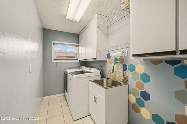 742 Penguin Avenue NE, Palm Bay, FL 32907