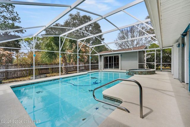 742 Penguin Avenue NE, Palm Bay, FL 32907