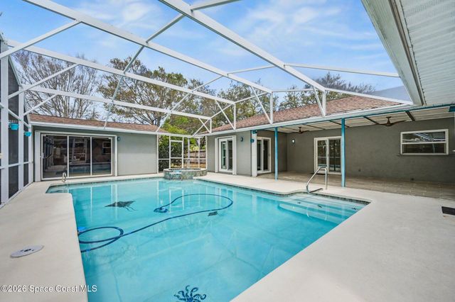 742 Penguin Avenue NE, Palm Bay, FL 32907