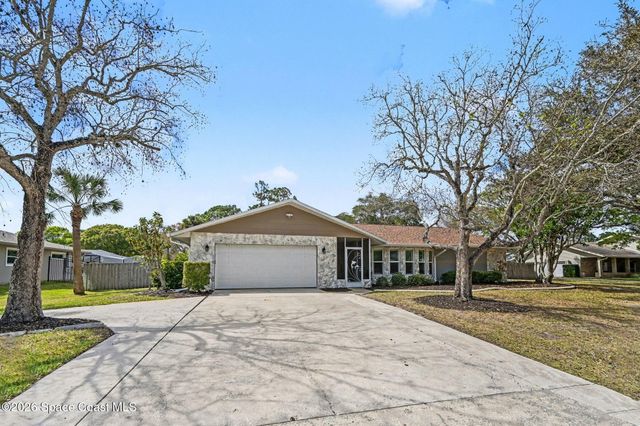 742 Penguin Avenue NE, Palm Bay, FL 32907
