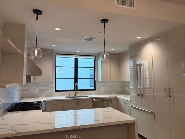 10612 W Kareen Court, North Hollywood, CA 91602