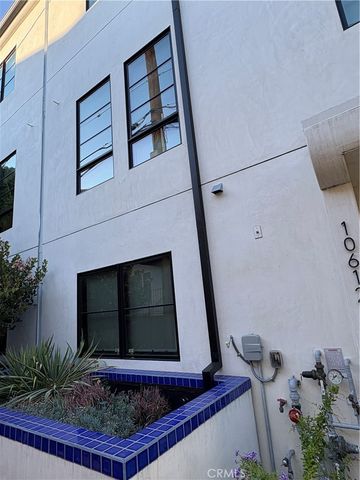 10612 W Kareen Court, North Hollywood, CA 91602