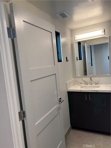 10612 W Kareen Court, North Hollywood, CA 91602