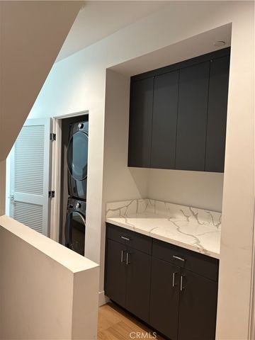 10612 W Kareen Court, North Hollywood, CA 91602