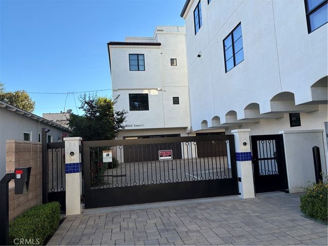 10612 W Kareen Court, North Hollywood, CA 91602