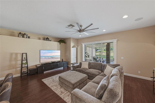1035 LEGENDS PASS DRIVE, Valrico, FL 33594