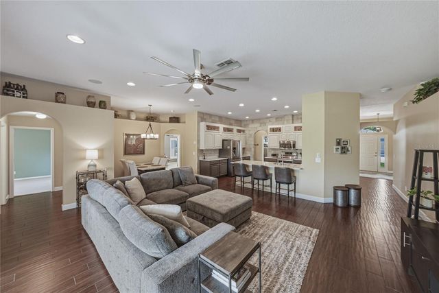 1035 LEGENDS PASS DRIVE, Valrico, FL 33594