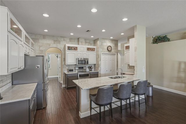 1035 LEGENDS PASS DRIVE, Valrico, FL 33594