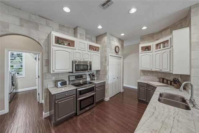 1035 LEGENDS PASS DRIVE, Valrico, FL 33594