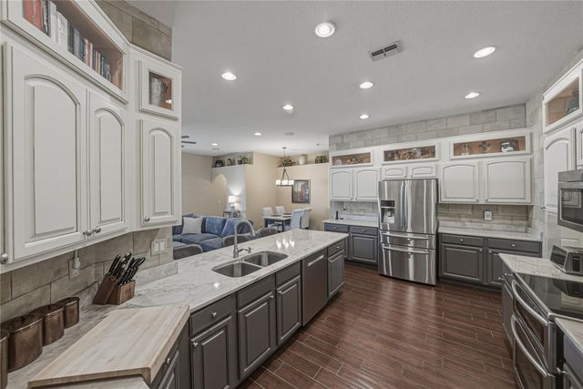 1035 LEGENDS PASS DRIVE, Valrico, FL 33594