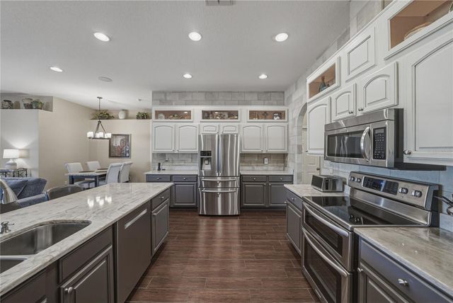 1035 LEGENDS PASS DRIVE, Valrico, FL 33594