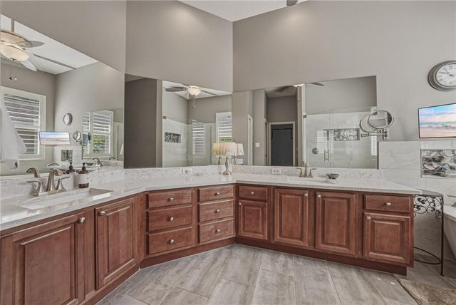 1035 LEGENDS PASS DRIVE, Valrico, FL 33594