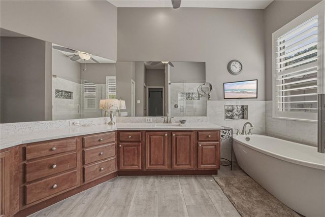 1035 LEGENDS PASS DRIVE, Valrico, FL 33594
