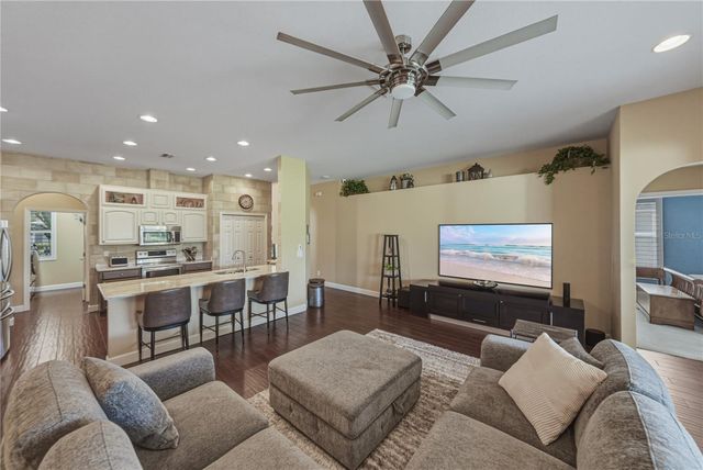 1035 LEGENDS PASS DRIVE, Valrico, FL 33594