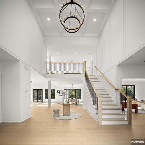 36 Hampshire Hill Road, Upper Saddle River, NJ 07458