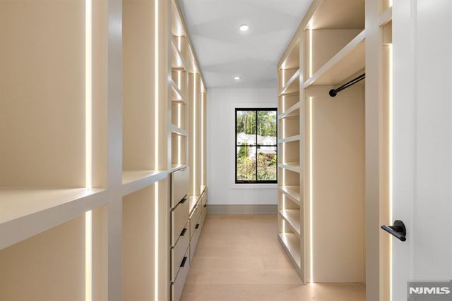 36 Hampshire Hill Road, Upper Saddle River, NJ 07458