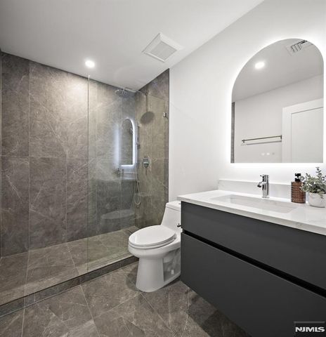 36 Hampshire Hill Road, Upper Saddle River, NJ 07458