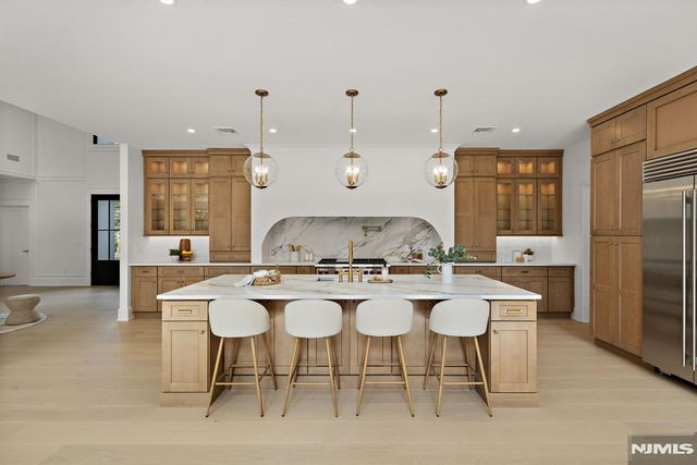 36 Hampshire Hill Road, Upper Saddle River, NJ 07458