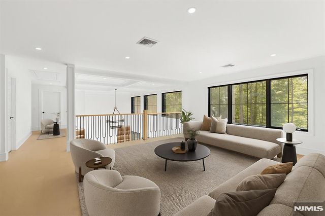 36 Hampshire Hill Road, Upper Saddle River, NJ 07458