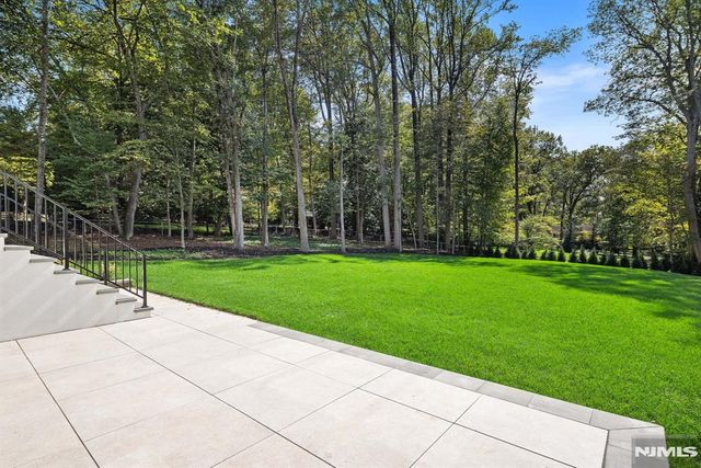 36 Hampshire Hill Road, Upper Saddle River, NJ 07458