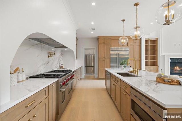 36 Hampshire Hill Road, Upper Saddle River, NJ 07458