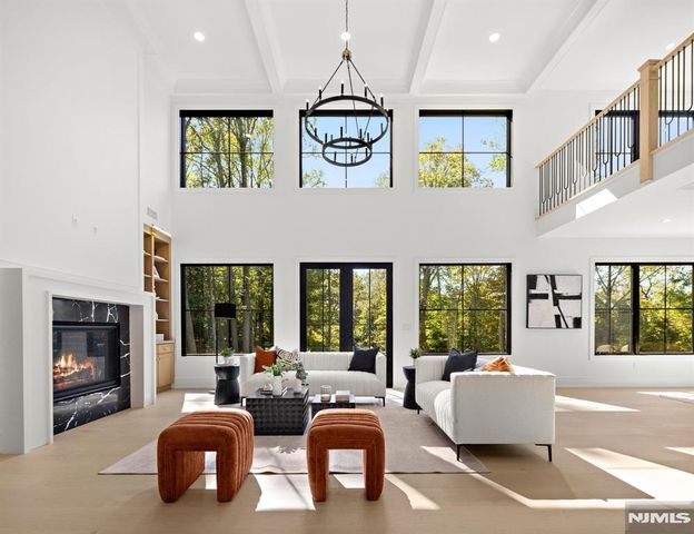 36 Hampshire Hill Road, Upper Saddle River, NJ 07458