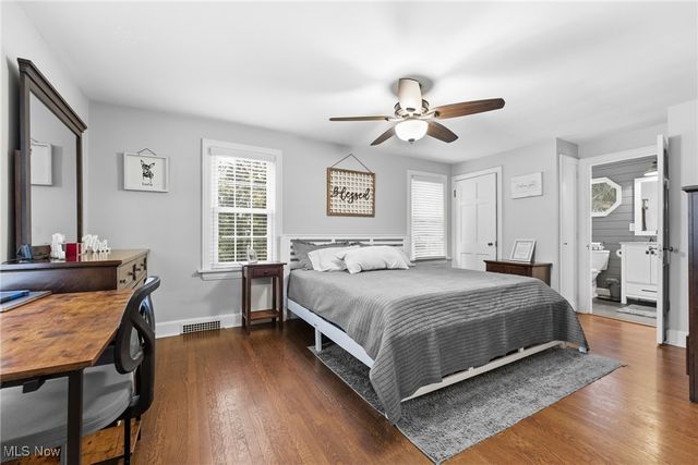 720 Knoll Street SE, North Canton, OH 44709