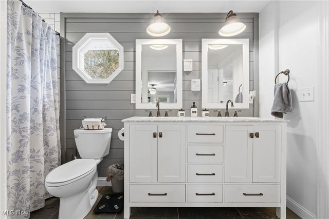 720 Knoll Street SE, North Canton, OH 44709