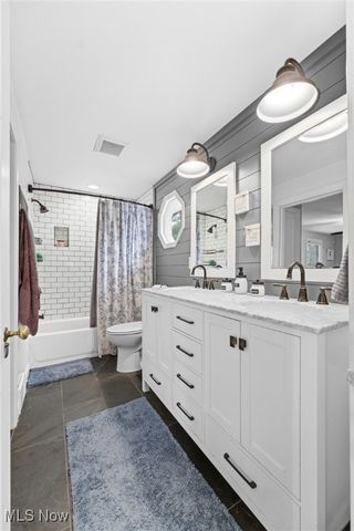 720 Knoll Street SE, North Canton, OH 44709