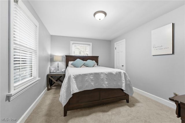 720 Knoll Street SE, North Canton, OH 44709