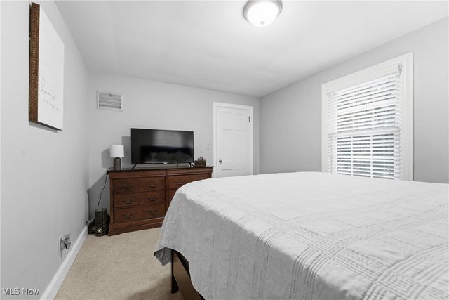 720 Knoll Street SE, North Canton, OH 44709