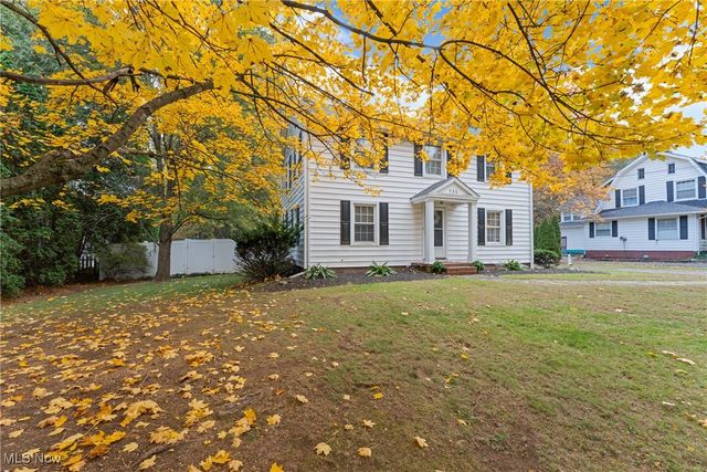 720 Knoll Street SE, North Canton, OH 44709