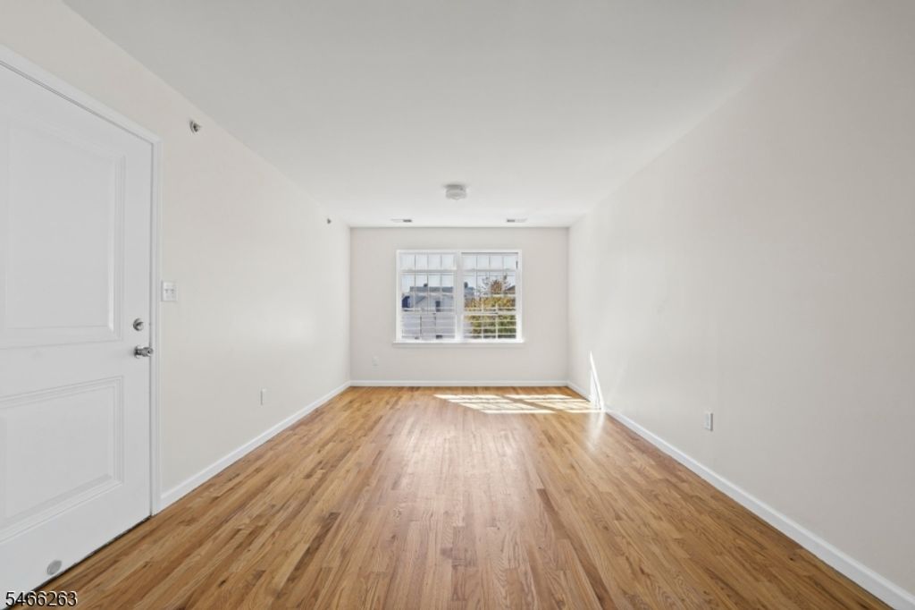1063 William St, Elizabeth City, NJ 07201 — photo 2