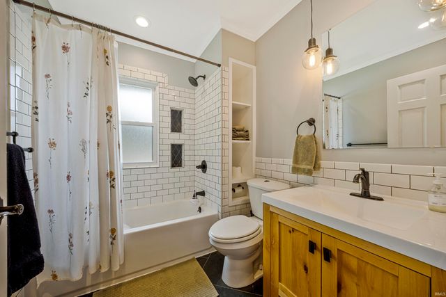 8811 Old State Road, Evansville, IN 47711