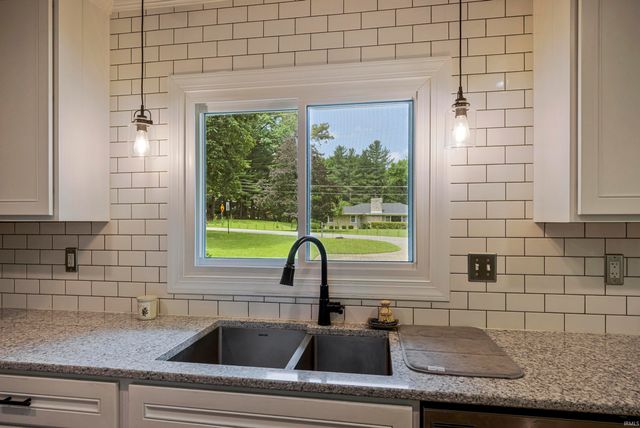 8811 Old State Road, Evansville, IN 47711