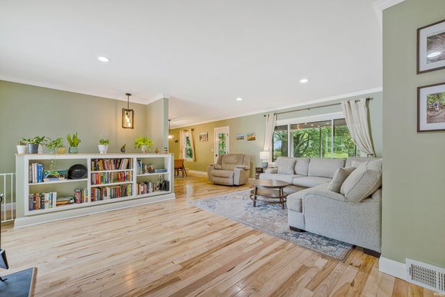 8811 Old State Road, Evansville, IN 47711