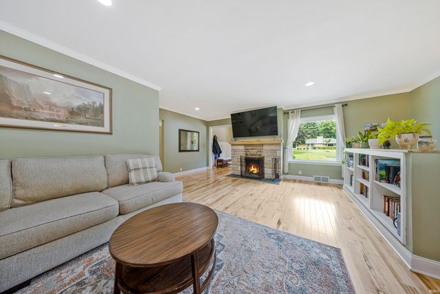8811 Old State Road, Evansville, IN 47711