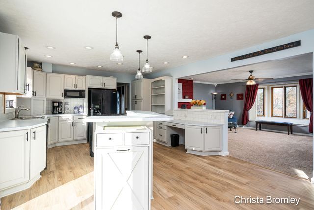 12740 Triple Oak Drive NE, Lowell, MI 49331